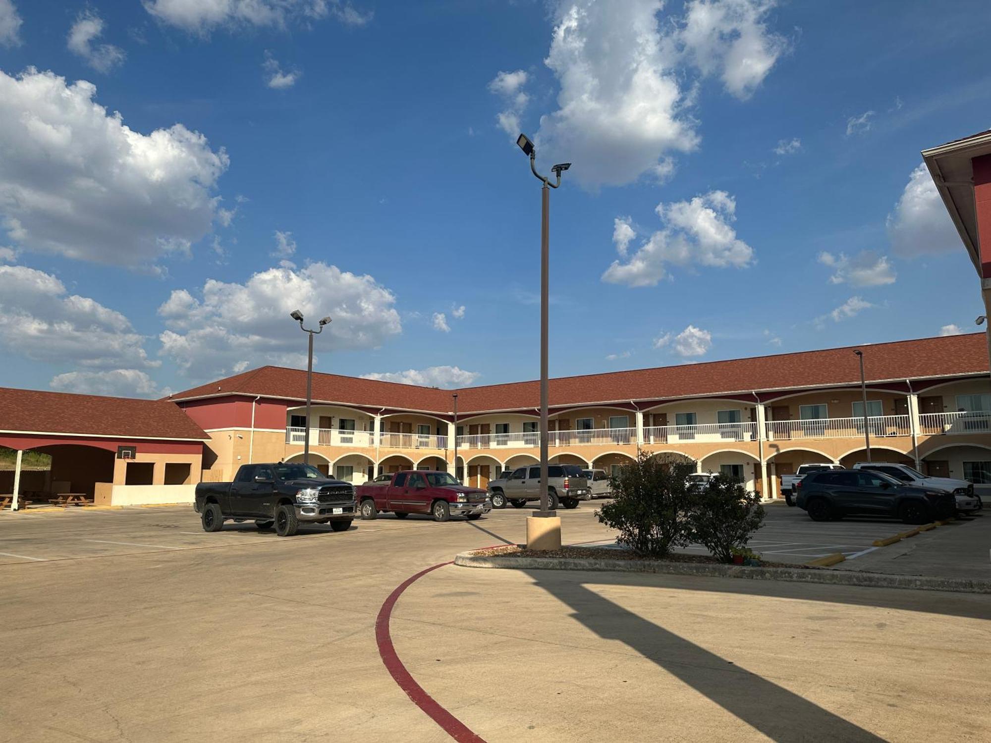 Floresville Executive Inn & Suites מראה חיצוני תמונה